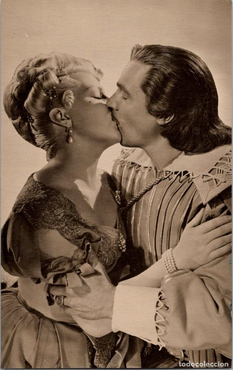 Cine: Lana Turner y Gene Kelly - Los Tres Mosqueteros - MGM - n&ordm; 4382 - Sin m&aacute;s datos - 136x85mm - Beso