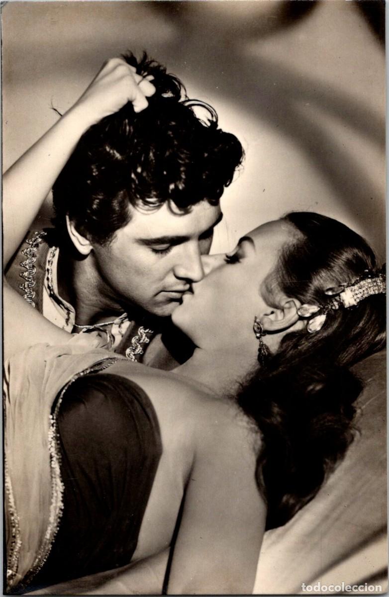 Cine: Rock Hudson y Piper Laurie - Sin ning&uacute;n dato - 140x90mm - La espada de Damasco - Beso