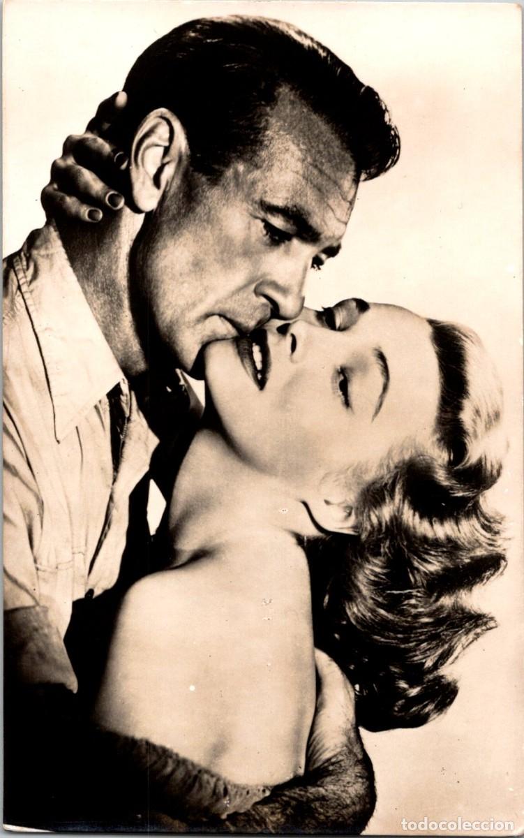 Cine: Patricia Neal y Gary Cooper - El Manantial - Proa - 140x88mm - Beso