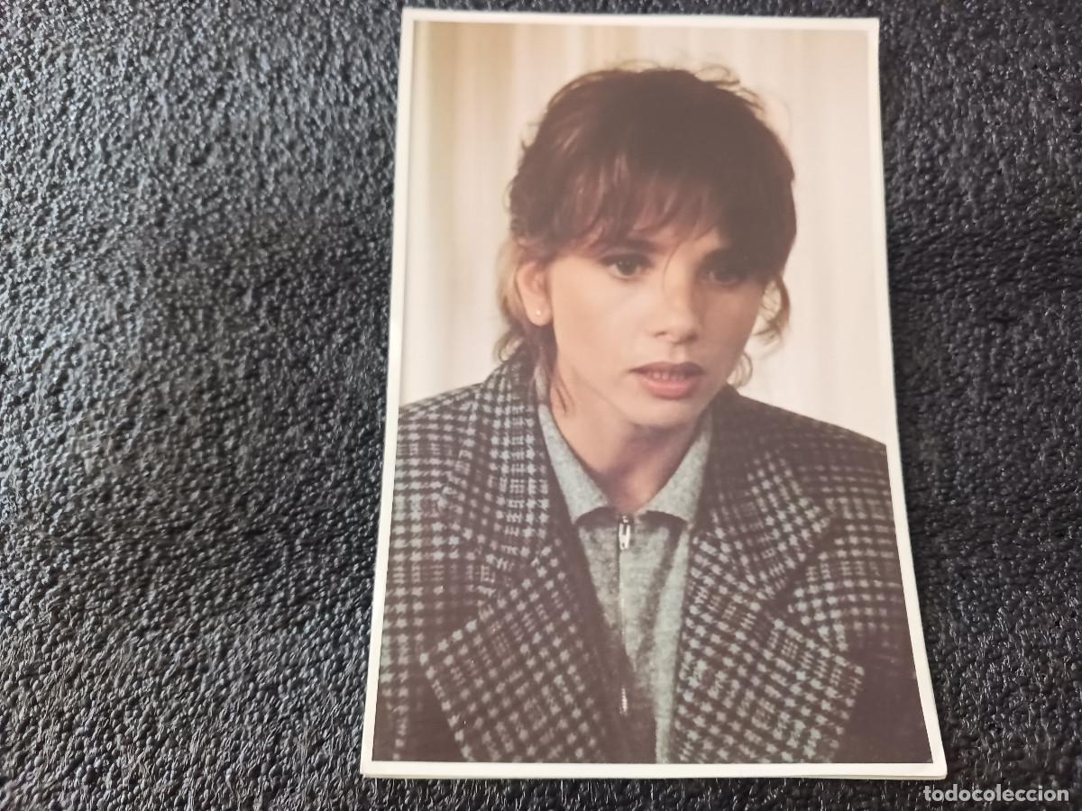 Cine: lamina papel fino, tama&ntilde;o postal, ficha de victoria abril