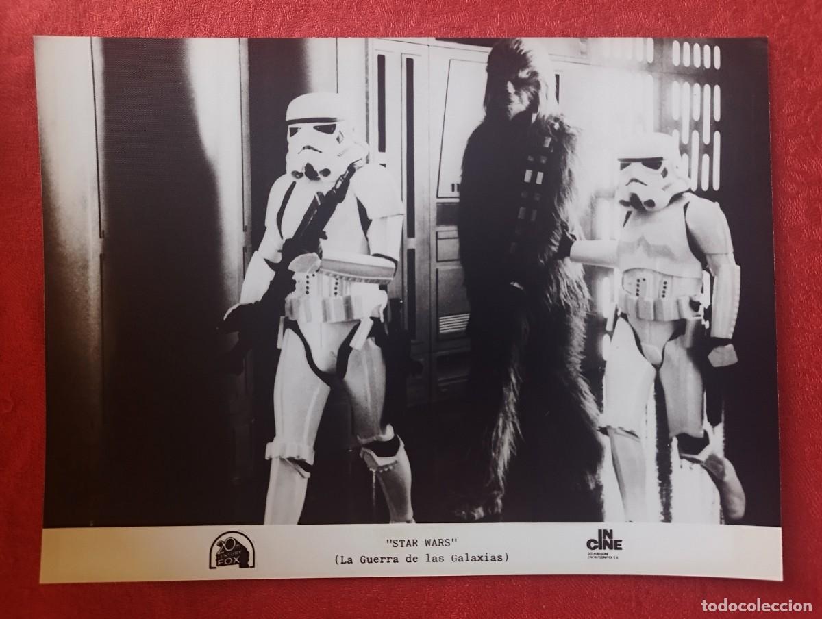 Cine: La Guerra de las Galaxias STAR WARS 1977 Foto Prensa Original Chewbacca y Stormtroopers - Impecable
