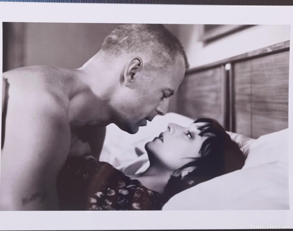 Cine: PULP FICTION (1994) - Foto Prensa Original - Bruce Willis y Maria de Medeiros - Quentin Tarantino