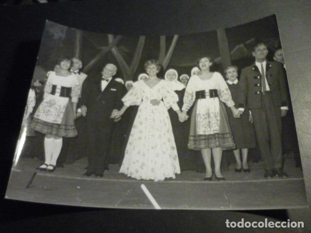 Cine: MADRID MUSICAL SONRISAS Y LAGRIMAS CAMILLE CARRION ELDER BARBER ALFREDO MAYO FOTOGRAFIA 18 X 24 CM
