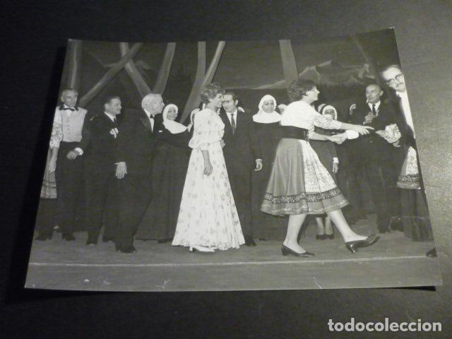 Cine: MUSICAL SONRISAS Y LAGRIMAS CAMILLE CARRION ELDER BARBER FERNANDEZ CORTINES FOTOGRAFIA 18 X 24 CM