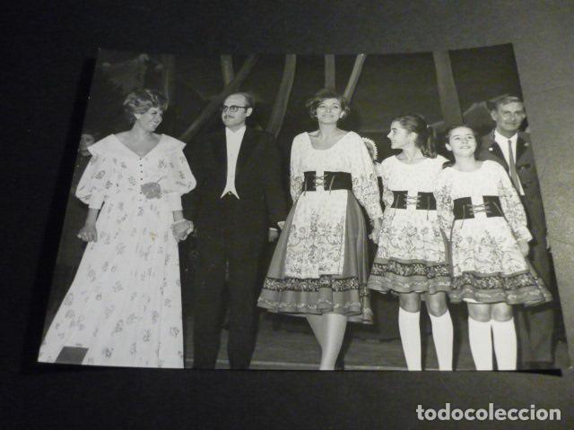 Cine: MUSICAL SONRISAS Y LAGRIMAS CAMILLE CARRION ELDER BARBER FERNANDEZ CORTINES FOTOGRAFIA 18 X 24 CM