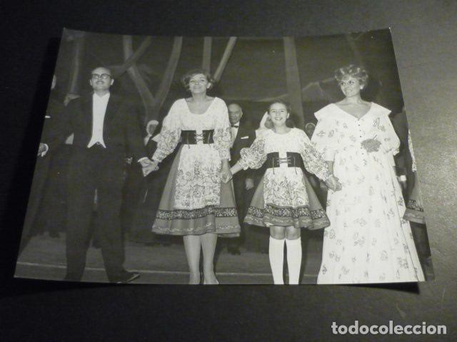 Cine: MUSICAL SONRISAS Y LAGRIMAS CAMILLE CARRION ELDER BARBER FERNANDEZ CORTINES FOTOGRAFIA 18 X 24 CM