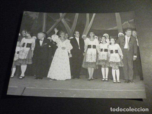 Cine: MUSICAL SONRISAS Y LAGRIMAS CAMILLE CARRION ELDER BARBER FERNANDEZ CORTINES FOTOGRAFIA 18 X 24 CM