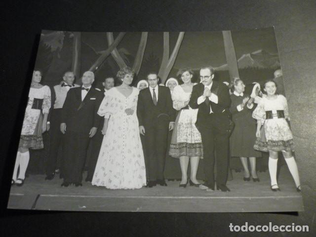 Cine: MUSICAL SONRISAS Y LAGRIMAS CAMILLE CARRION ELDER BARBER FERNANDEZ CORTINES FOTOGRAFIA 18 X 24 CM