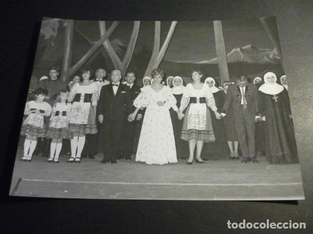 Cine: MADRID MUSICAL SONRISAS Y LAGRIMAS CAMILLE CARRION ELDER BARBER ALFREDO MAYO FOTOGRAFIA 18 X 24 CM