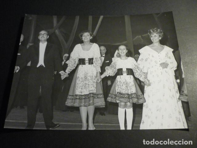 Cine: MUSICAL SONRISAS Y LAGRIMAS CAMILLE CARRION ELDER BARBER FERNANDEZ CORTINES FOTOGRAFIA 18 X 24 CM