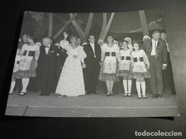 Cine: MUSICAL SONRISAS Y LAGRIMAS CAMILLE CARRION ELDER BARBER FERNANDEZ CORTINES FOTOGRAFIA 18 X 24 CM