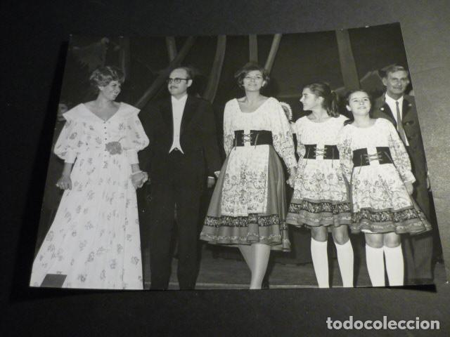 Cine: MUSICAL SONRISAS Y LAGRIMAS CAMILLE CARRION ELDER BARBER FERNANDEZ CORTINES FOTOGRAFIA 18 X 24 CM