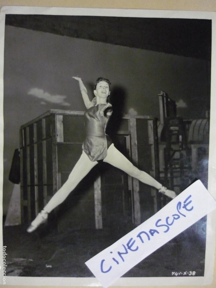 Cine: audrey hepburn - foto b/n original - belgium cinema actress - dancing