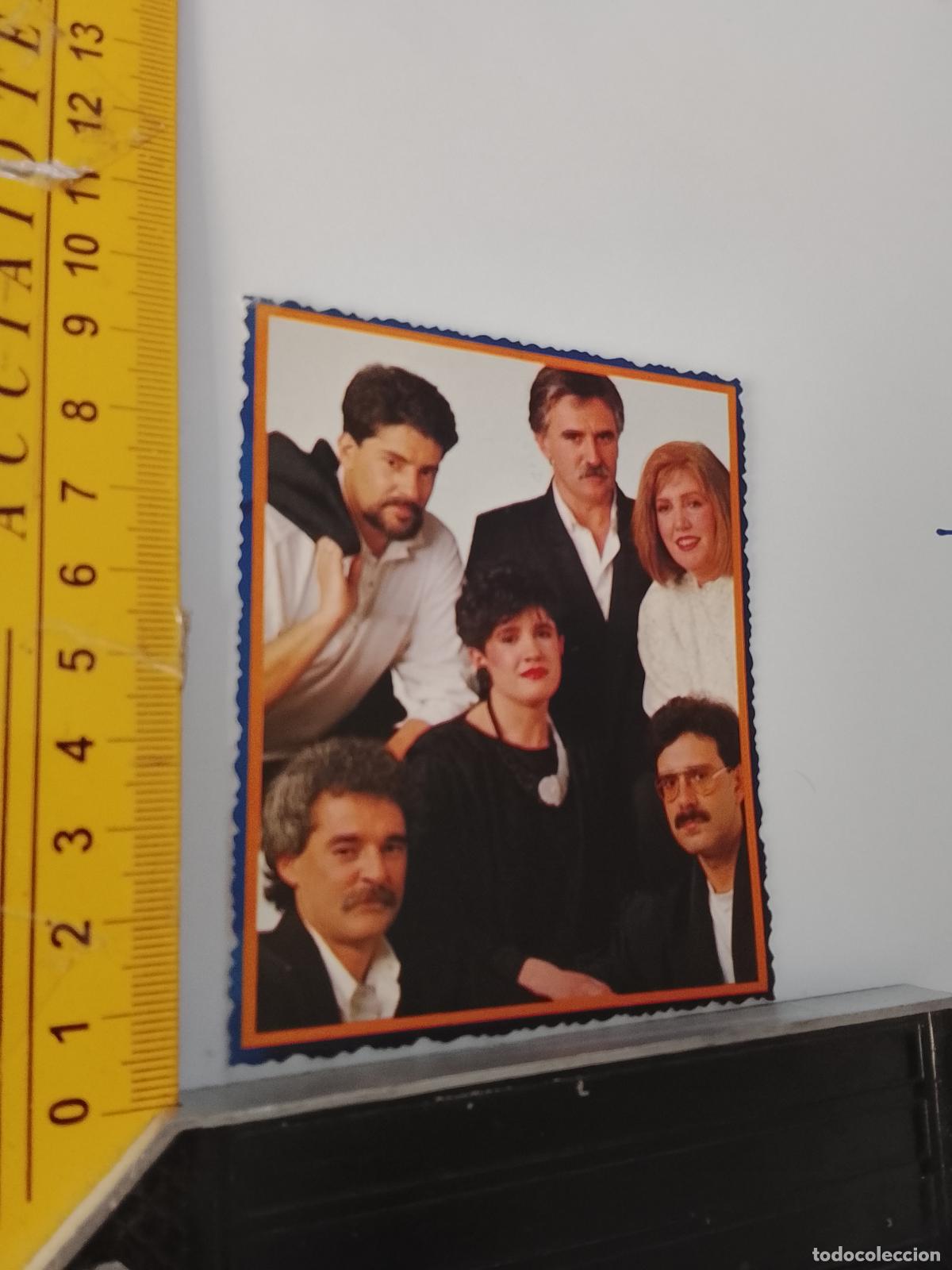 Cine: CARTON TROQUELADO TIPO CROMO - FOTO ARTISTA CANTANTE Mocedades