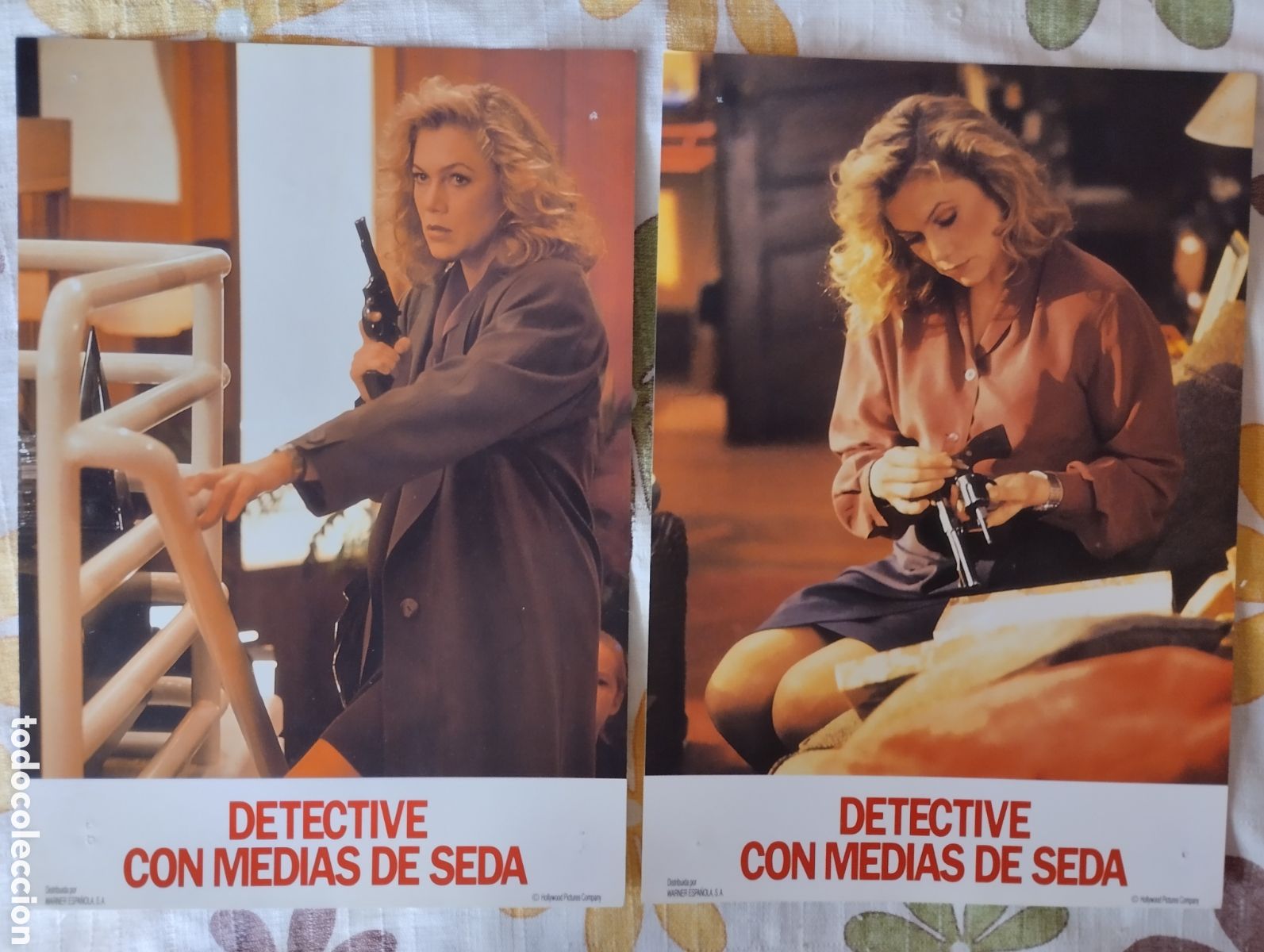 Cine: 2 FOTOCROMOS - DETECTIVE CON MEDIAS DE SEDA