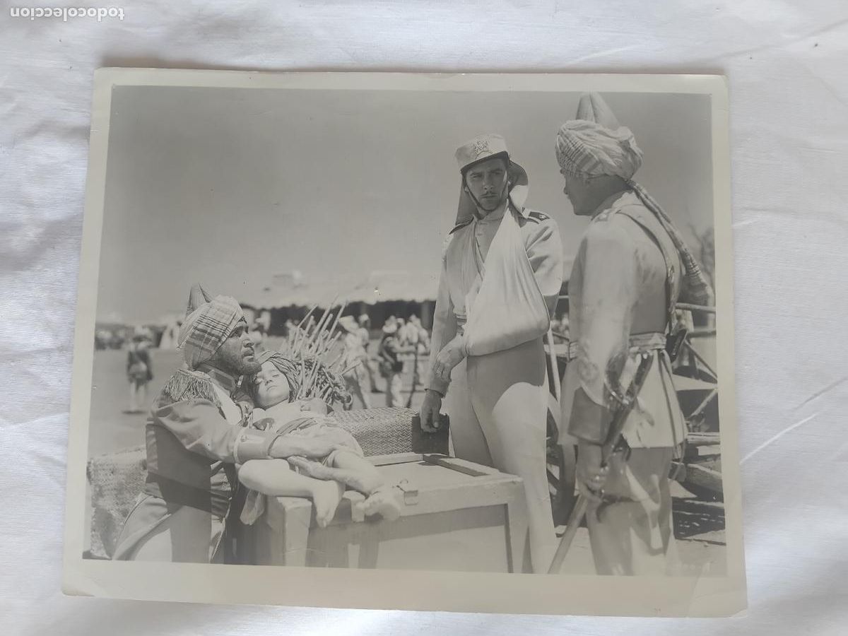 Cine: FOTOGRAFIA DE ERROL FLYN EN LA CARGA DE LA BRIGADA LIGERA. 25,50 X 21 CM.