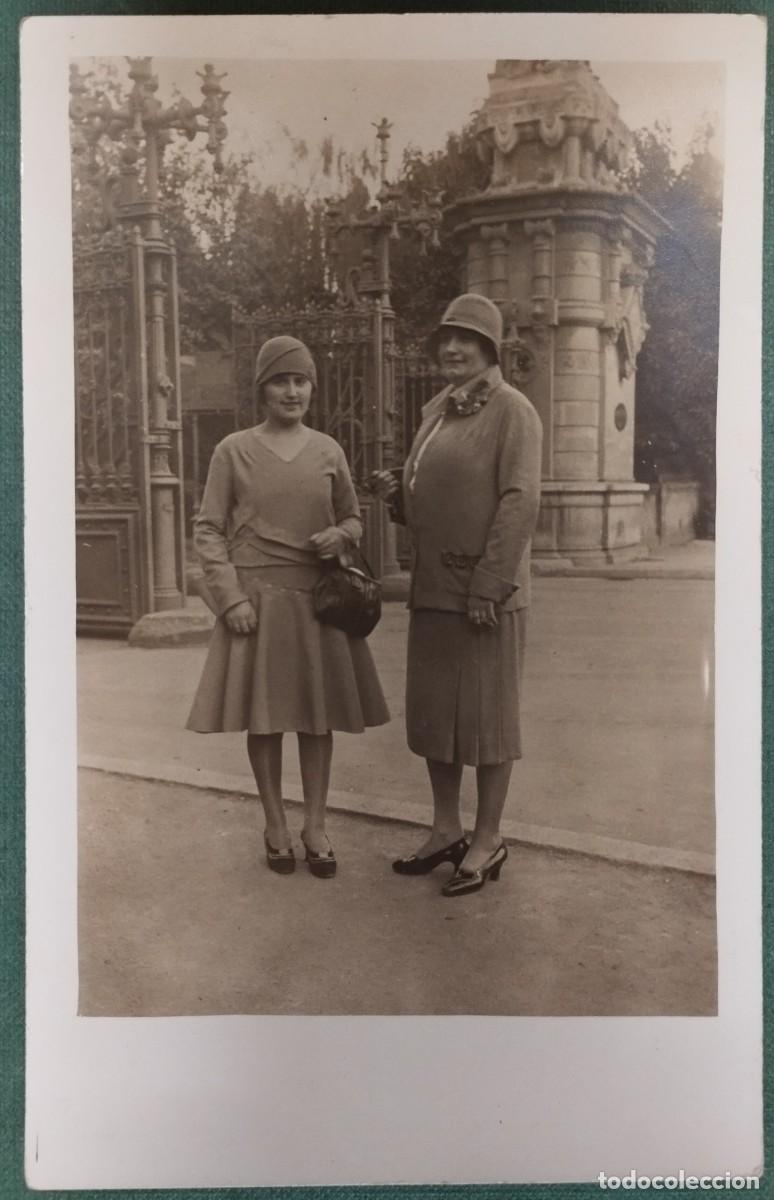 Cine: FOTO POSTAL LAURA CERVERA CANTANTE DE OPERA PARQUE DE LA CIUDADELA BARCELONA