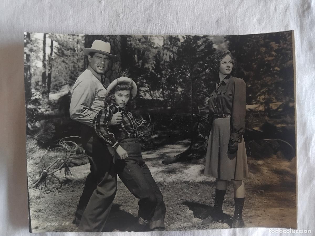 Cine: FOTOGRAFIA DE LA PELICULA CORAZONES EN LLAMAS. FRED MACMURRAY, P. GODART, SUSAN HAYWARD. 24X18 cm