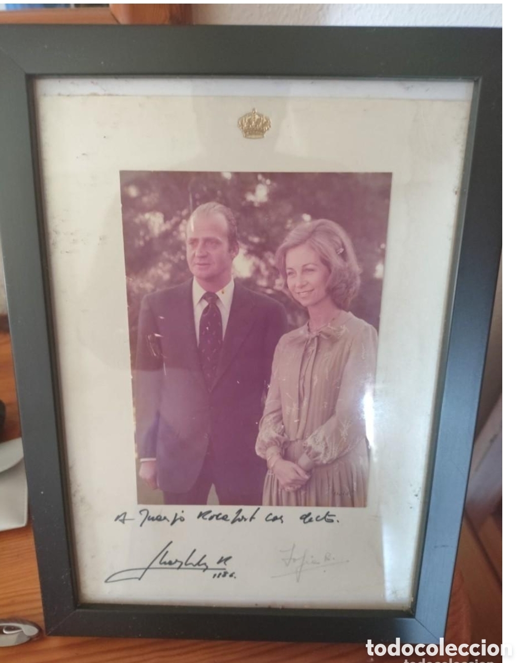 Cine: Foto de los Reyes de Espa&ntilde;a dedicada al famoso modisto Juanjo Rocafort