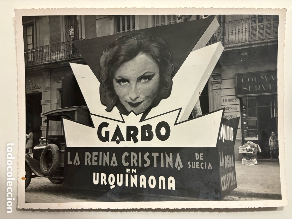 Cine: Foto original cami&oacute;n con Marquesina cine Urquinaona Barcelona Greta Garbo Reina Cristina de Suecia