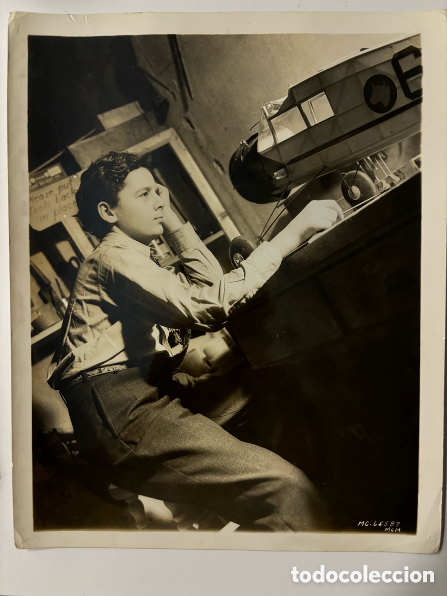Cine: Foto original MGM de Freddie bartholomew con avi&oacute;n de juguete