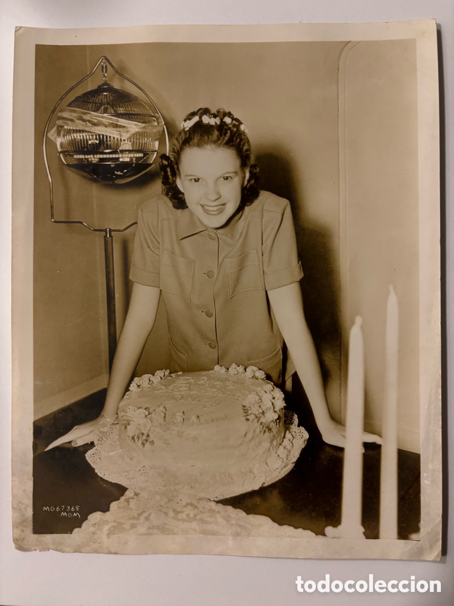 Kino: Foto original MGM de Judy Garland con tarta de cumplea&ntilde;os