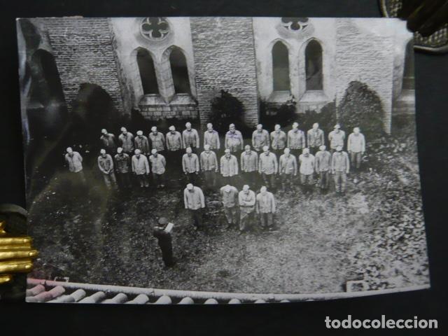 Cinema: EL HOMBRE PERSEGUIDO UNA ESCENA DE LA PELICULA ANTIGUA FOTOGRAFIA 18 X 12 CM