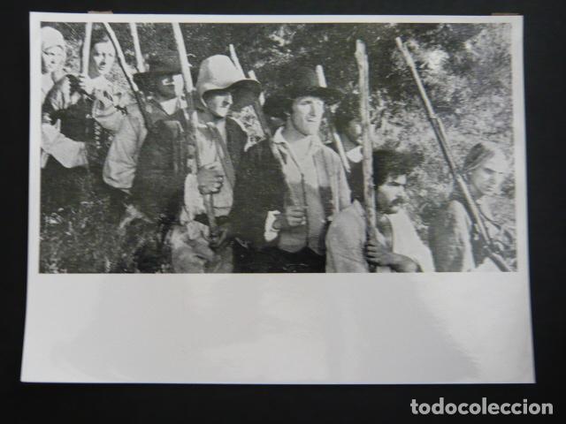 Kino: LOS CAMISARDS UNA ESCENA DE LA PELICULA ANTIGUA FOTOGRAFIA 18 X 24 CM