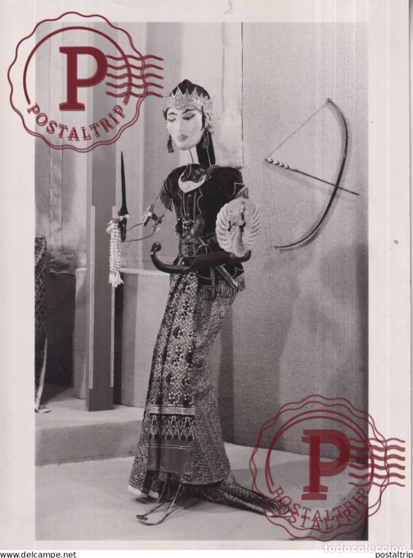 Cine: costume de danseuse de java indes neerlandaises 18*13CM DANCE DANSEUSE DANSE
