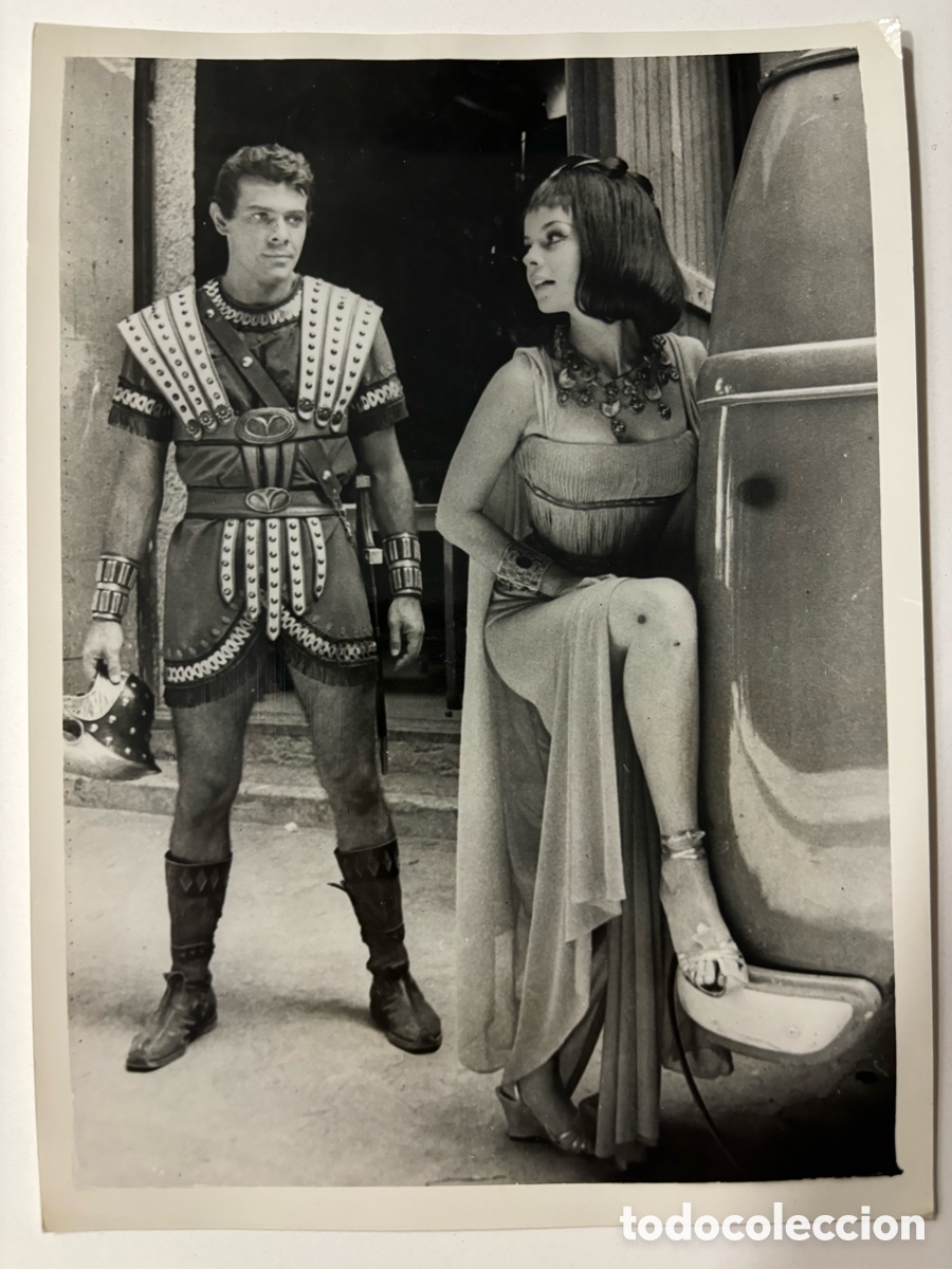 Cine: Foto original de Pascale Petit y Gordon Scott en el set de una reina para C&eacute;sar