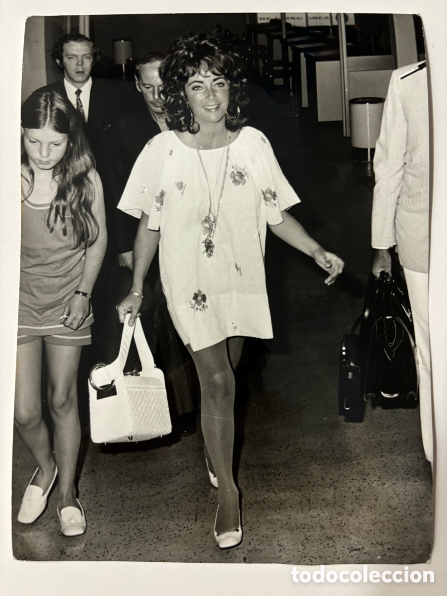 Cine: Foto original de Elizabeth Taylor en el aeropuerto de Heathrow