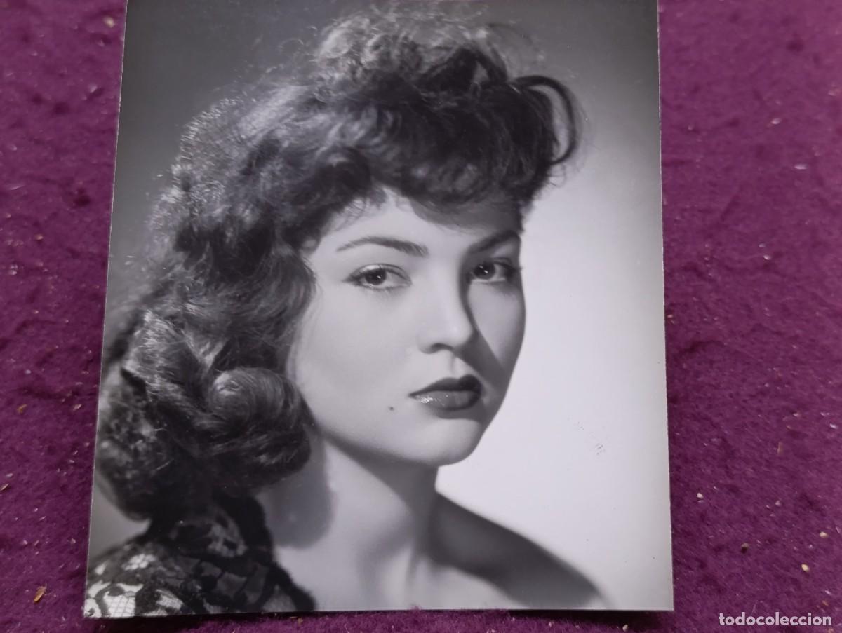 Kino: Sara Montiel, antigua fotograf&iacute;a de archivo, a&ntilde;os 50&acute;s, sello al dorso