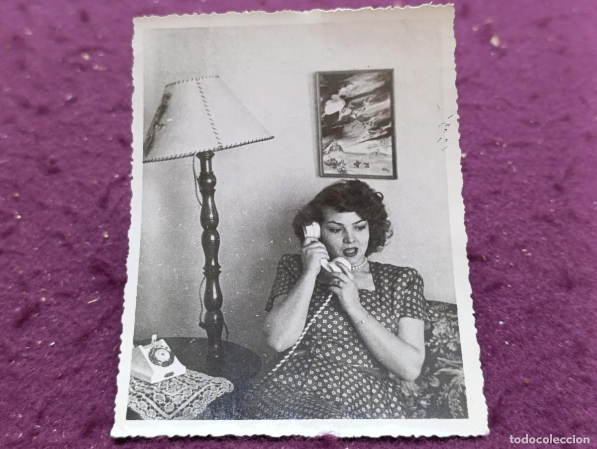 Cine: Sara Montiel, antigua fotograf&iacute;a de archivo, al tel&eacute;fono, autorizada por &rdquo;censura&rdquo;, sellos al dorso