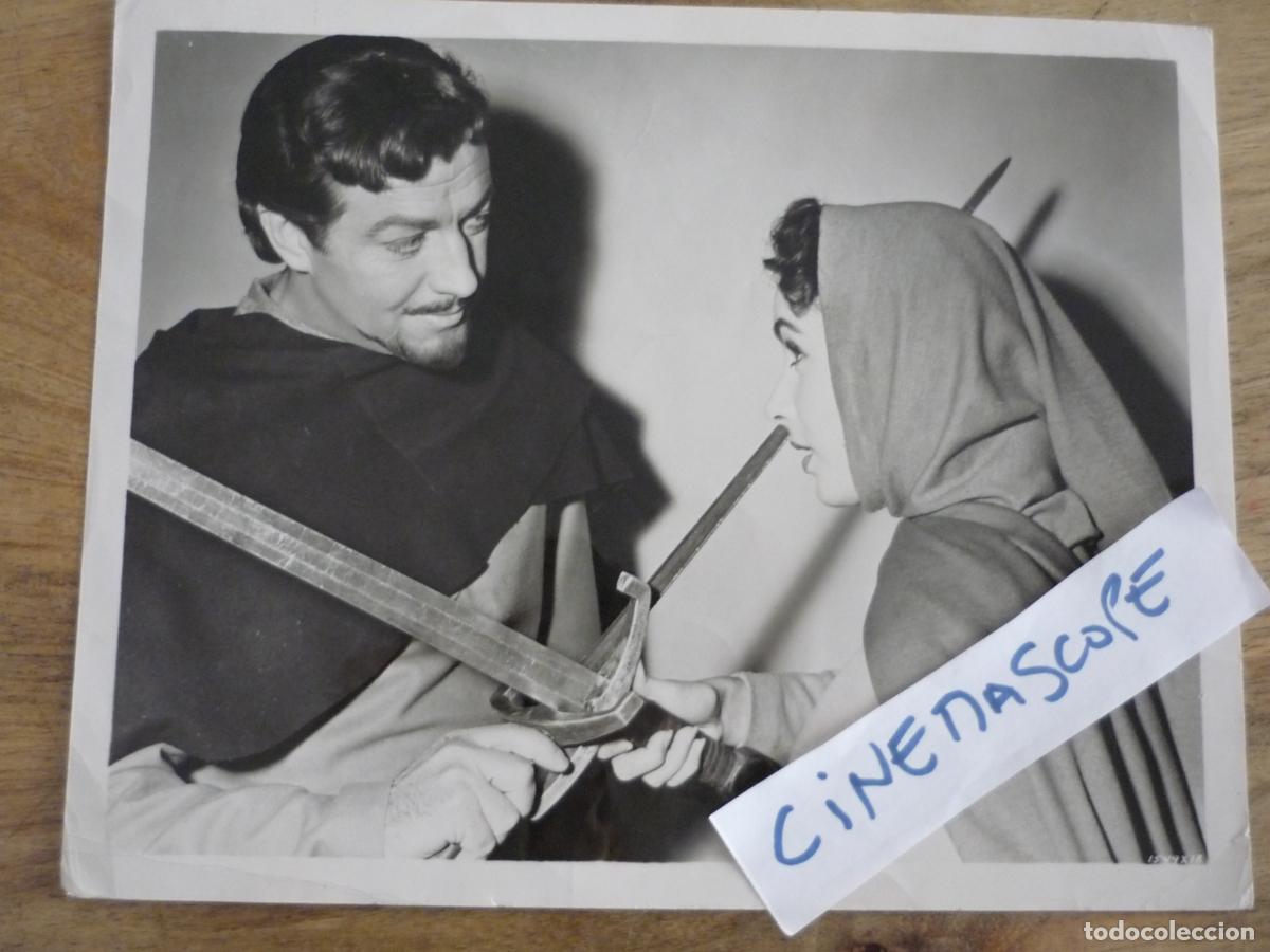 Cine: ivanhoe - foto original b/n - elizabeth taylor robert taylor - descanso rodaje