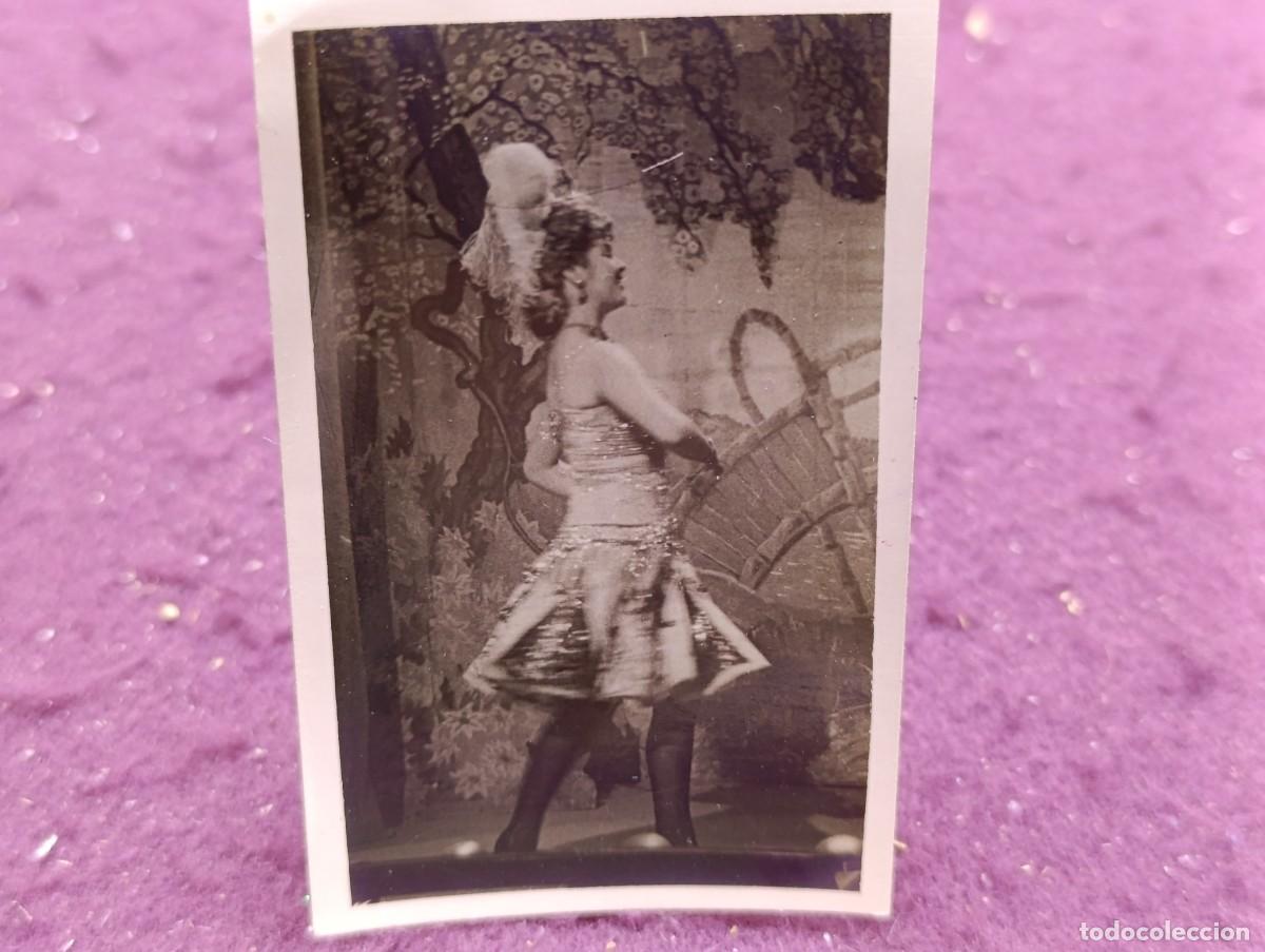 Cin&eacute;ma: Sara Montiel, antigua fotograf&iacute;a de archivo, actuando, sellos al dorso