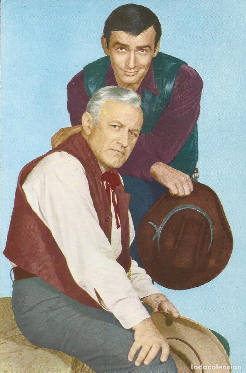 Cine: James Drury y Lee J. Cobb. Los Invencibles. M.C.A. 93-T. Ediciones Este. Postal. 10x15 cm. Escrita.