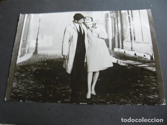 Cinema: CATHERINE DENUEVE ACTRIZ CON NINO CASTELNUOVO ACTOR ANTIGUA FOTOGRAFIA ORIGINAL 20 X 30 CM