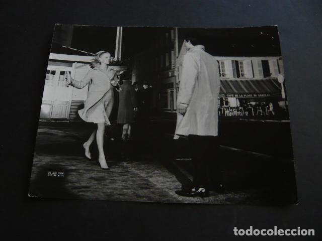 Cinema: CATHERINE DENEUVE ACTRIZ ANTIGUA FOTOGRAFIA ORIGINAL 18 X 24 CM