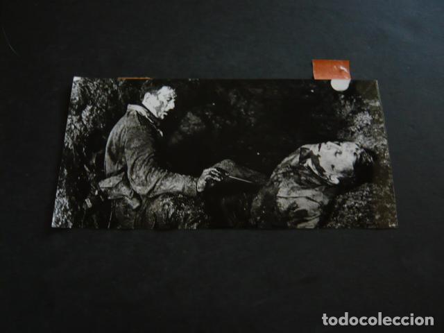 Cine: ESCENA DE LA PELICULA TODO UN DIA PARA MORIR ANTIGUA FOTOGRAFIA ORIGINAL 8 X 18 CM