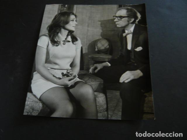 Cine: CARMEN SEVILLA ACTRIZ CON FERNANDO FERNAN GOMEZ ANTIGUA FOTOGRAFIA ORIGINAL 18 X 19 CM