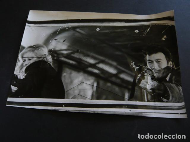 Cinema: EL DESAFIO DEL AGUILA ESCENA DE PELICULA ANTIGUA FOTOGRAFIA ORIGINAL 18 X 25 CM