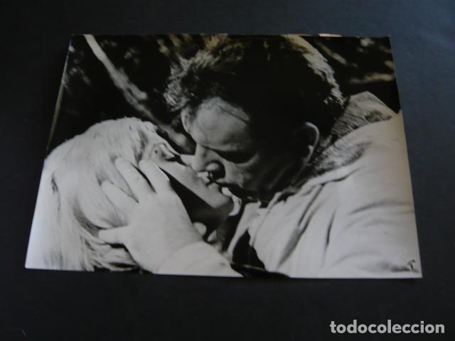 Cinema: RICHARD BURTON E INGRID PITT ACTRIZ ANTIGUA FOTOGRAFIA ORIGINAL 16 X 22 CM
