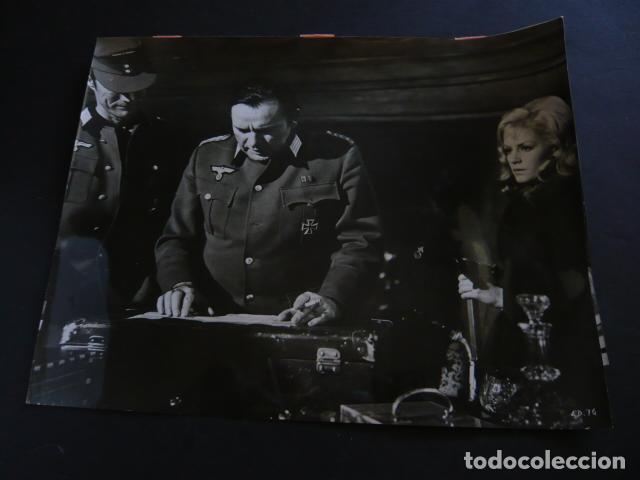 Cine: EL DESAFIO DEL AGUILA ESCENA DE PELICULA ANTIGUA FOTOGRAFIA ORIGINAL 26 X 25 CM