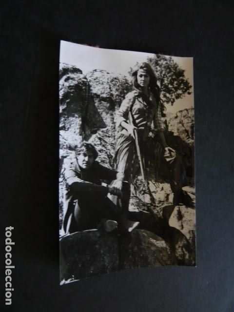 Cine: LOU CASTEL ACTOR CON BETSABE RUIZ ACTRIZ PELICULA MATALO ANTIGUA FOTOGRAFIA ORIGINAL 8 X 13 CM