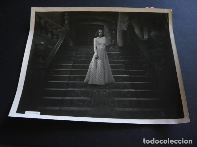 Cine: HELEN HAYES EN EL CASO DE LA SE&Ntilde;ORITA ASUSTADA ANTIGUA FOTOGRAFIA ORIGINAL 21 X 26 CM