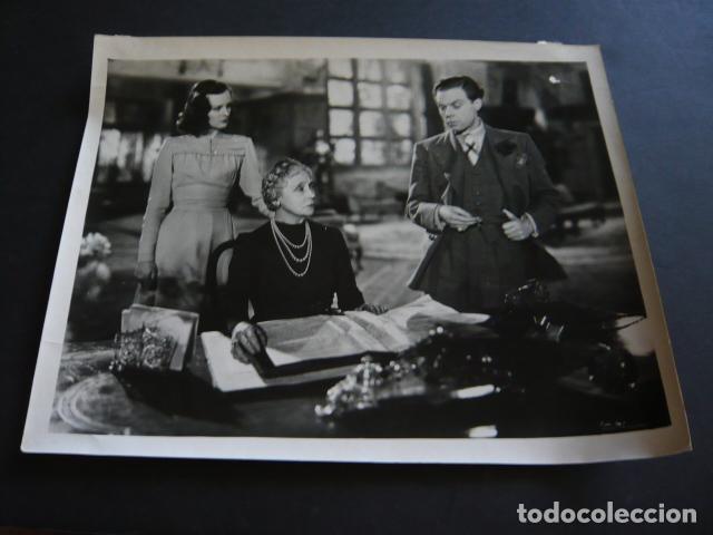 Cine: HELEN HAYES ACTRIZ EN EL CASO DE LA SE&Ntilde;ORITA ASUSTADA ANTIGUA FOTOGRAFIA ORIGINAL 20 X 26 CM