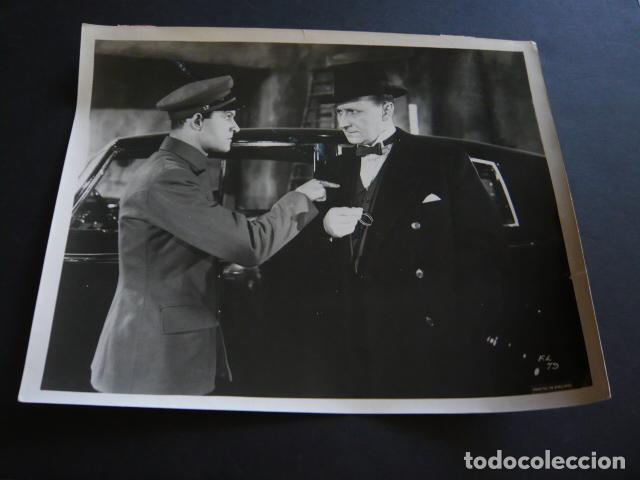 Cine: EL CASO DE LA SE&Ntilde;ORITA ASUSTADA ESCENA DE PELICULA ANTIGUA FOTOGRAFIA ORIGINAL 20 X 26 CM