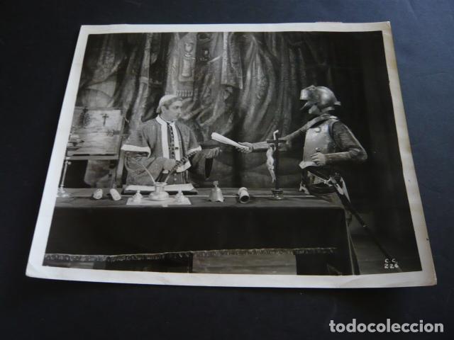 Cinema: CRSITOBAL COLON ESCENA DE PELICULA ANTIGUA FOTOGRAFIA ORIGINAL 21 X 26 CM