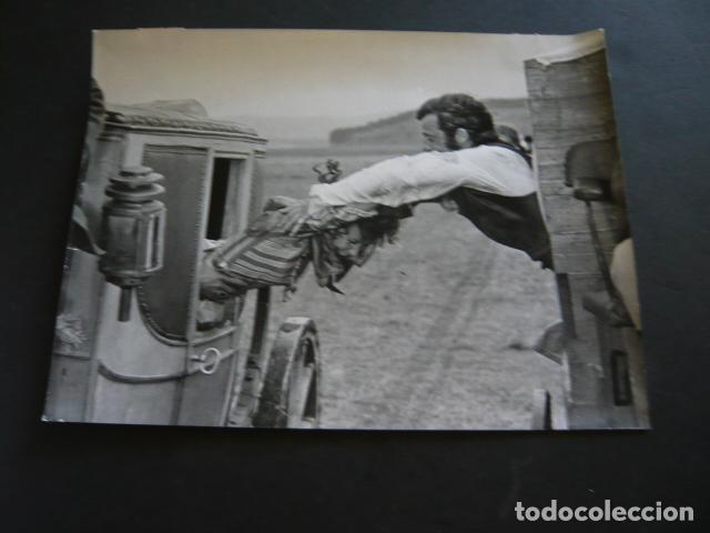 Cinema: GRACIAS Y DESGRACIAS DE UN CASADO A&Ntilde;O 2 ESCENA DE LA PELICULA ANTIGUA FOTOGRAFIA ORIGINAL 18 X 24 CM