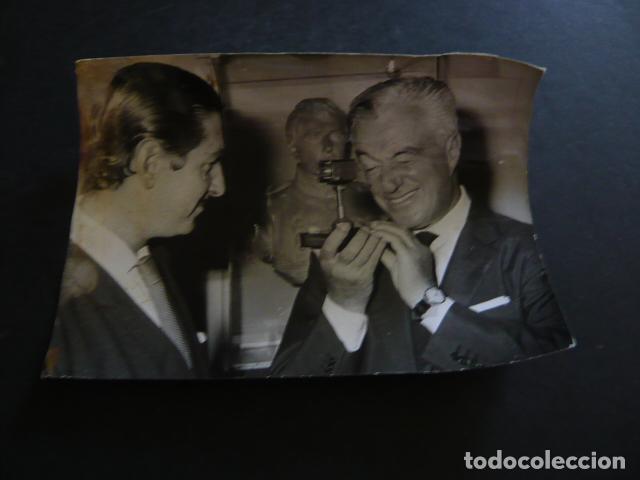Cine: VITTORIO DA SICA CON JAIME DE MORA Y ARAGON ANTIGUA FOTOGRAFIA ORIGINAL 18 X 13 CM